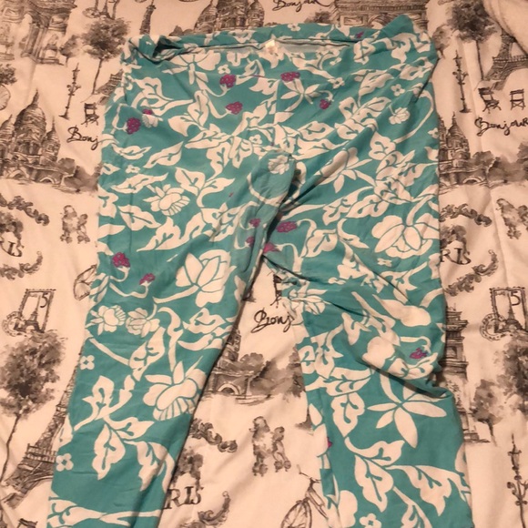 Lularoe TC2 strawberry fields leggings - Picture 2 of 6